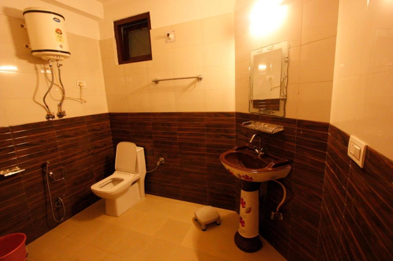 Tirthan Crest Homestay Banjār Esterno foto