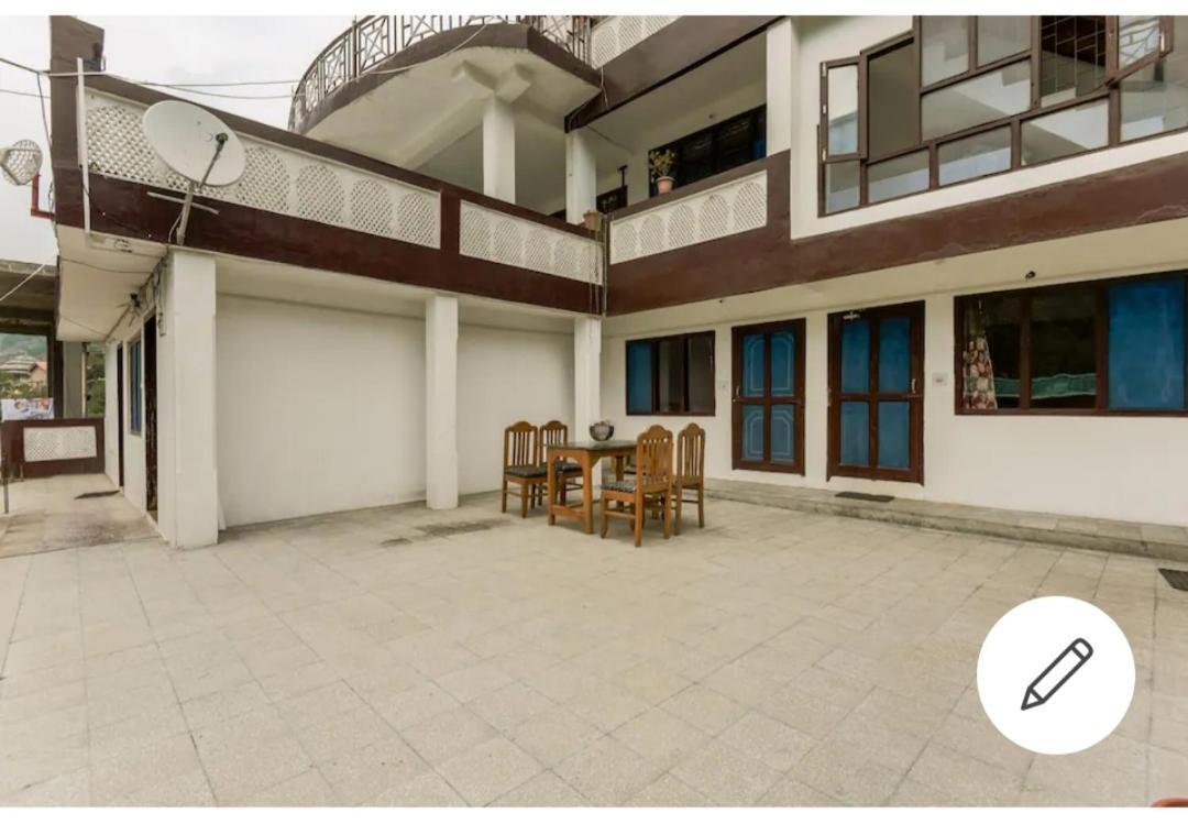 Tirthan Crest Homestay Banjār Esterno foto