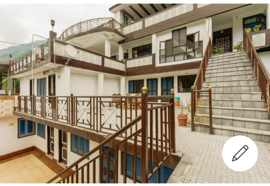 Tirthan Crest Homestay Banjār Esterno foto