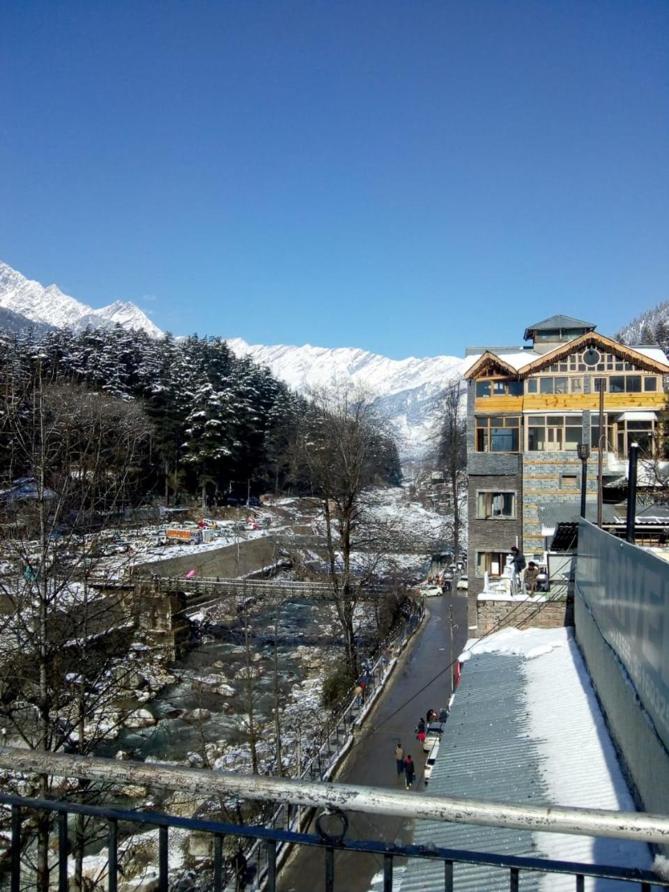 Tirthan Crest Homestay Banjār Esterno foto