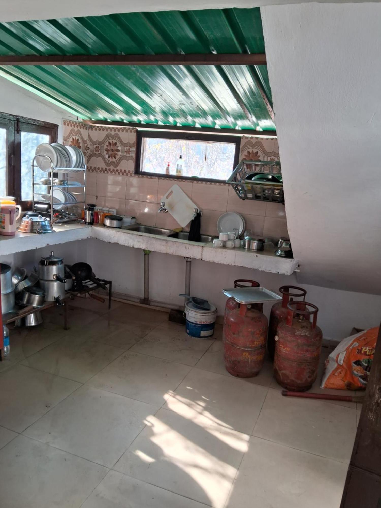 Tirthan Crest Homestay Banjār Esterno foto