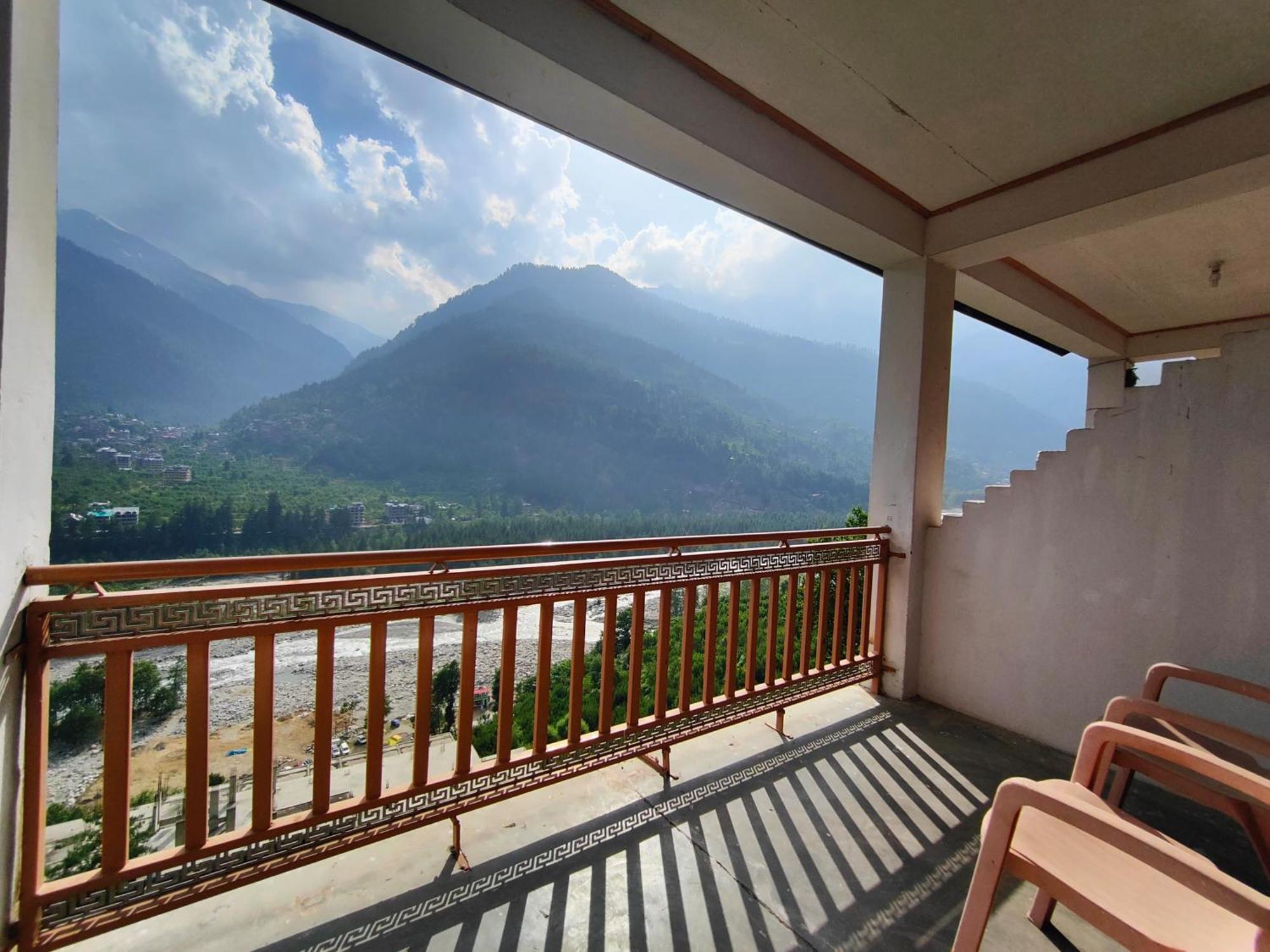 Tirthan Crest Homestay Banjār Esterno foto